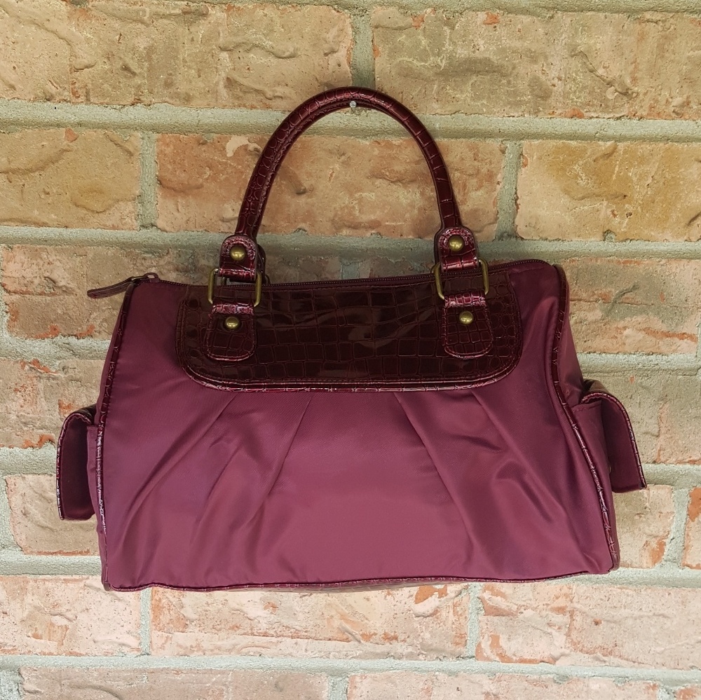 BURGUNDY HAND BAG .